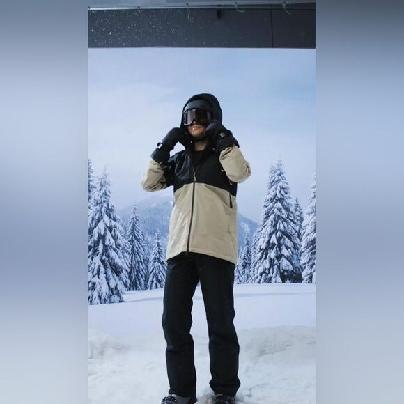Salomon Bashley puff ski pants in black • Small - Picture 1 of 9